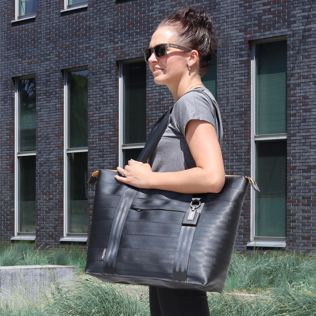 black seatbelt tote bag L used by female fashion model standing eKodoKi RE-BELT