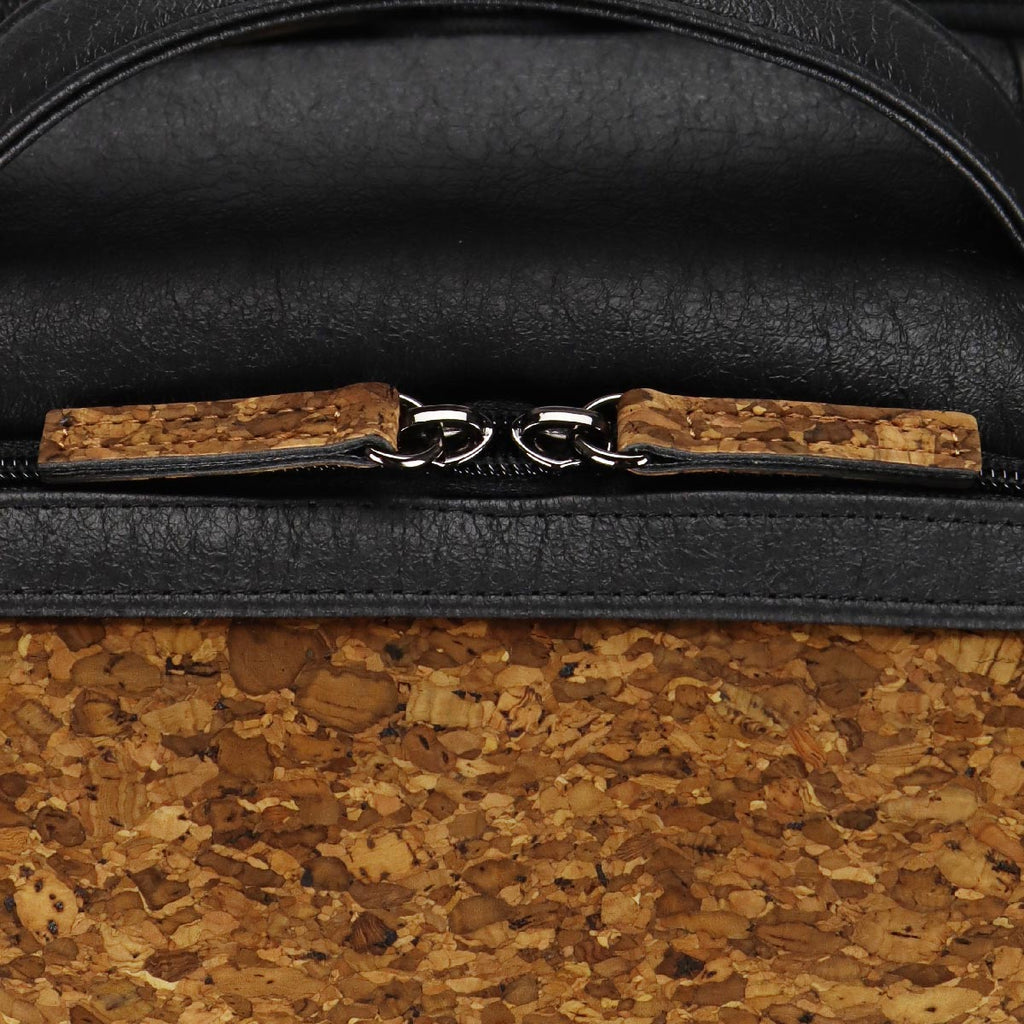 close-up detail of the double zipper-puller from the KWORK backpack from the brand eKodoKi