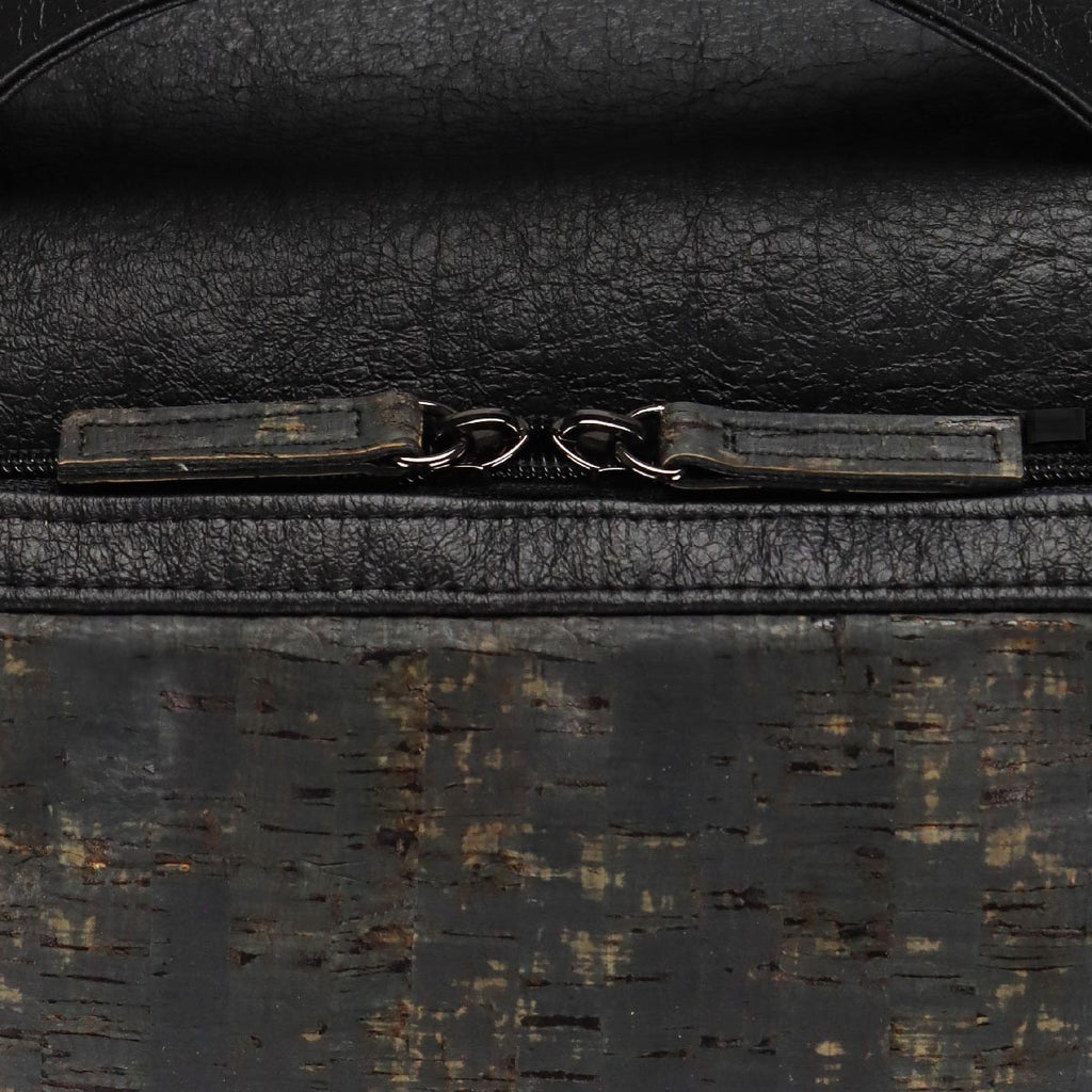 close-up detail of the double zipper-puller from the KWORK duo backpack from the brand eKodoKi