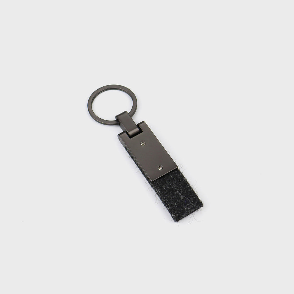 Keyring with anthracite wool felt piece insert back view ekodoki WOOLI