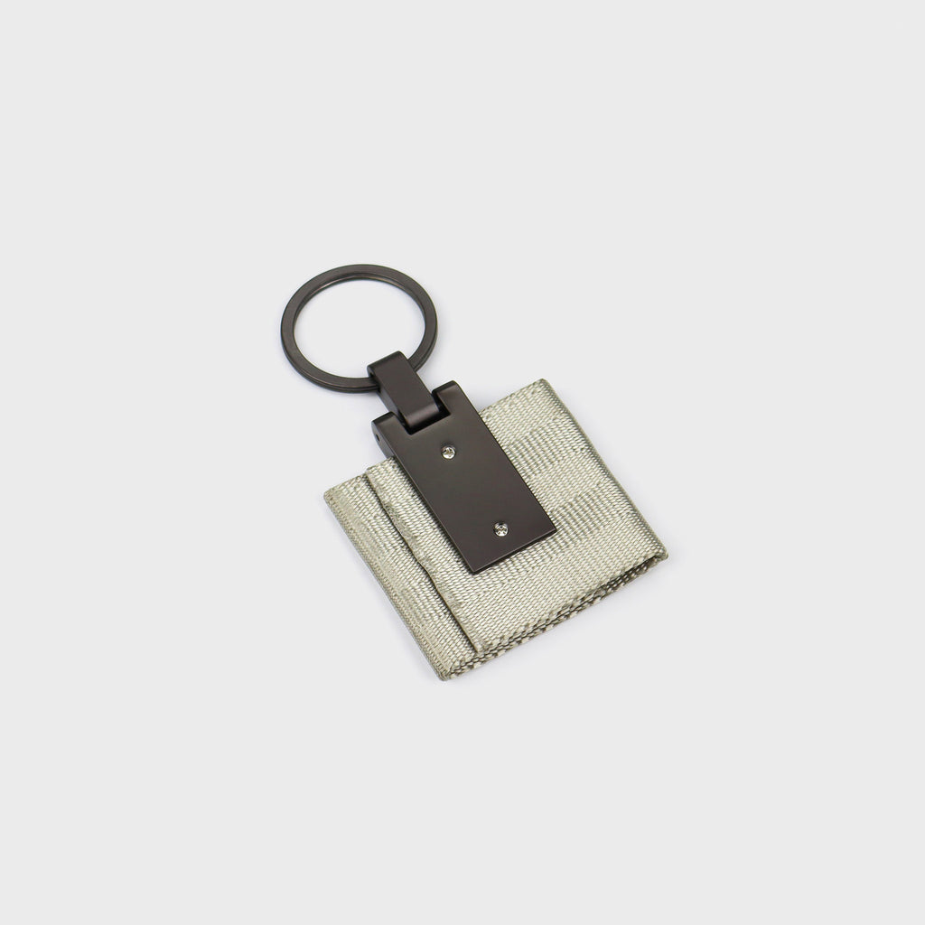 Keyring with sand color seat belt piece insert back view ekodoki RE-BELT