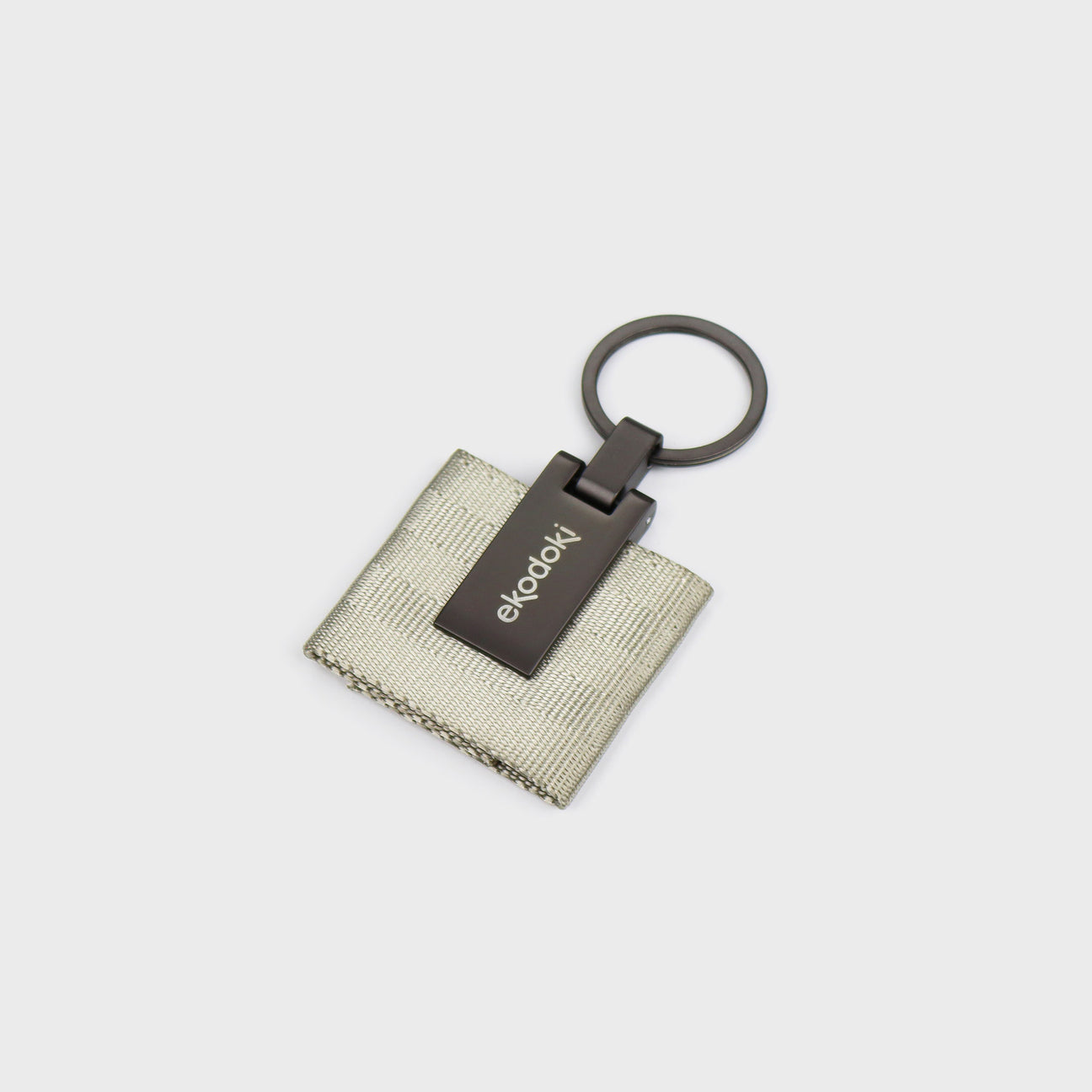Keyring with sand color seat belt piece insert front view ekodoki RE-BELT