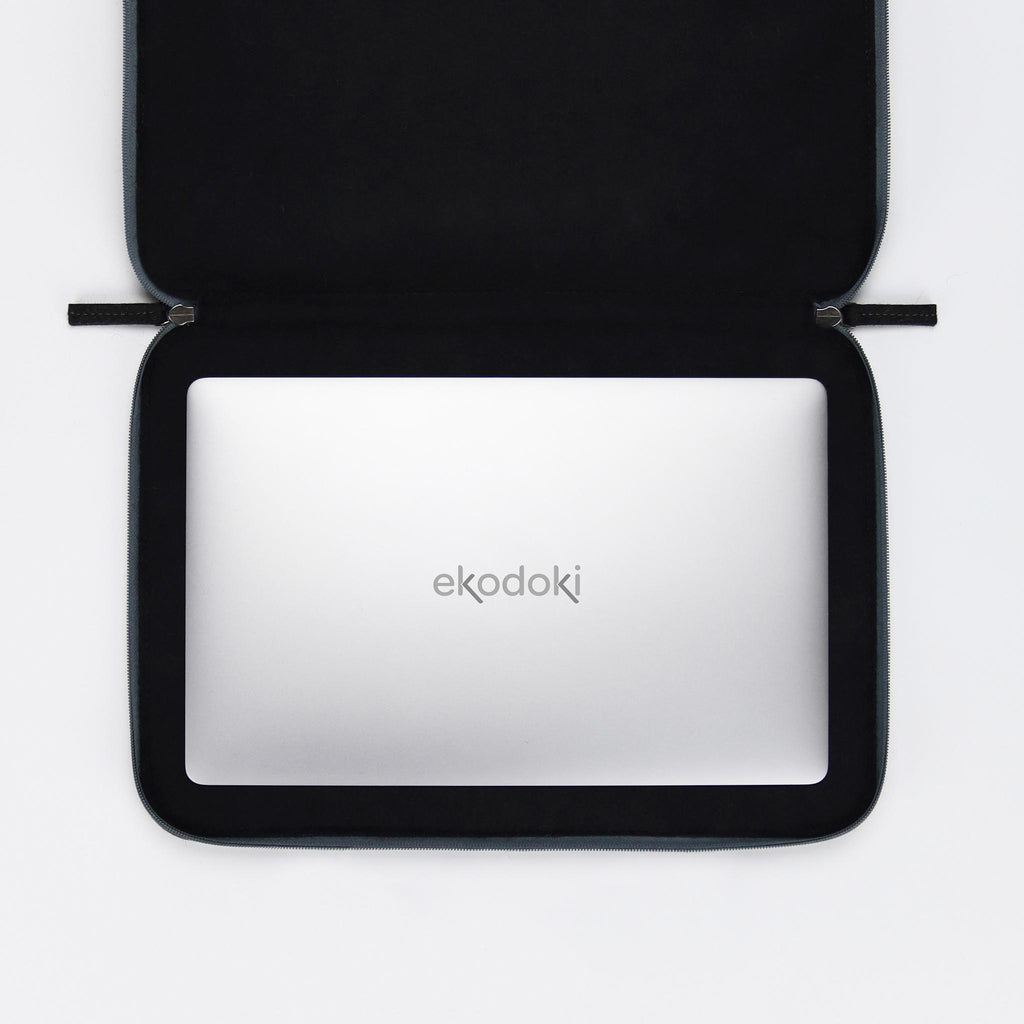 anthracite wool felt laptop sleeve 14 inch fully opened flatlay eKodoKi WOOLI