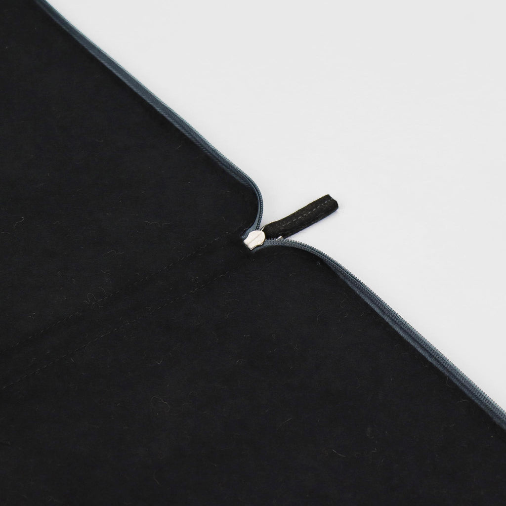 anthracite wool felt tablet sleeve black lining detail eKodoKi WOOLI