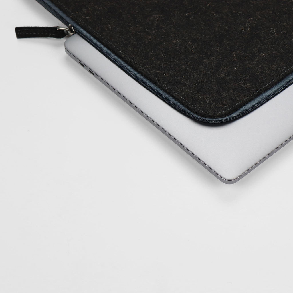 anthracite wool felt tablet sleeve tablet inside detail eKodoKi WOOLI