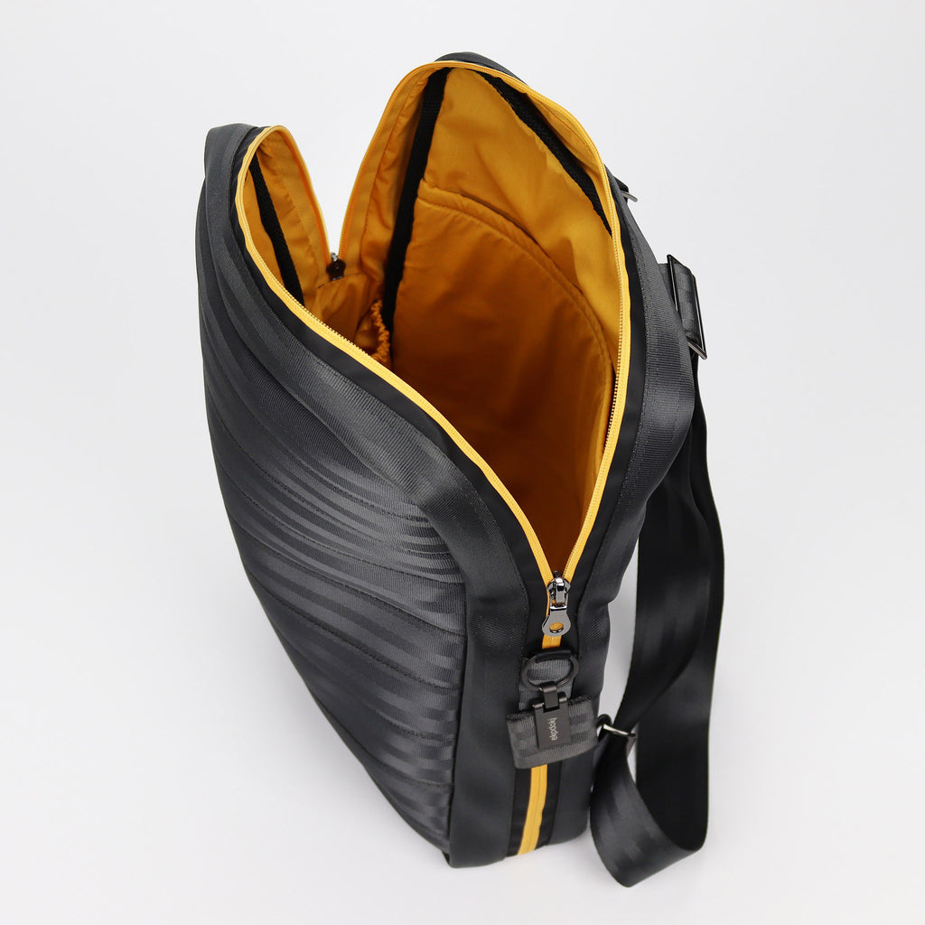 black seatbelt backpack L inner laptop divider eKodoKi RE-BELT
