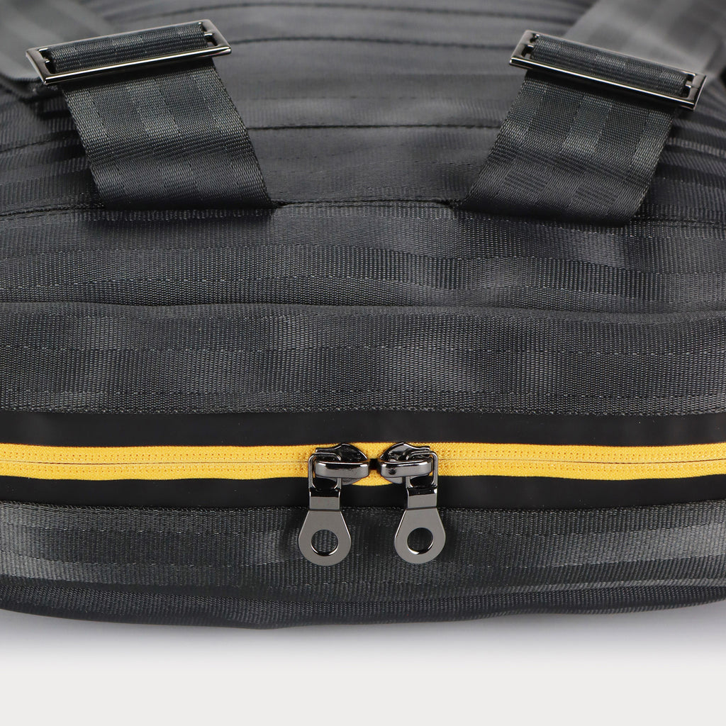 black seatbelt backpack L zipper detail eKodoKi RE-BELT