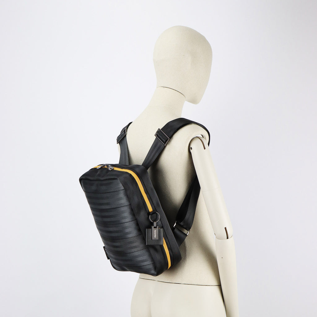 black seatbelt backpack M on female mannequin shoulders eKodoKi RE-BELT