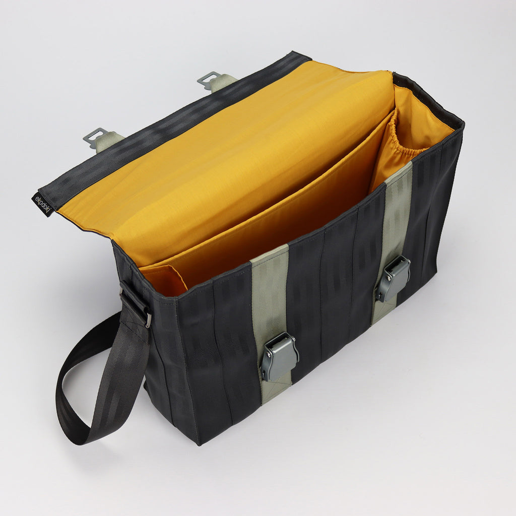 black seatbelt messenger bag L inside front eKodoKi RE-BELT