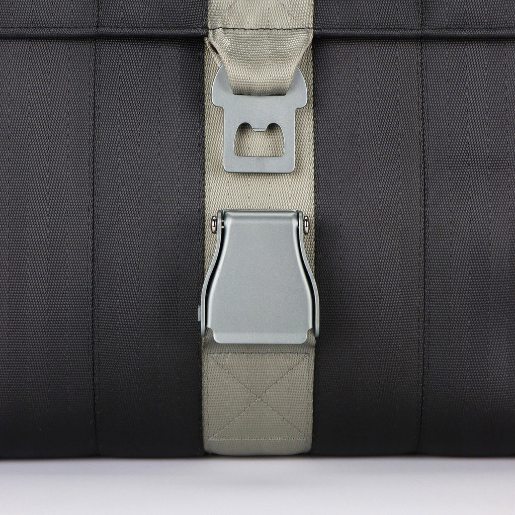 black seatbelt messenger bag M light grey buckle close up out eKodoKi RE-BELT