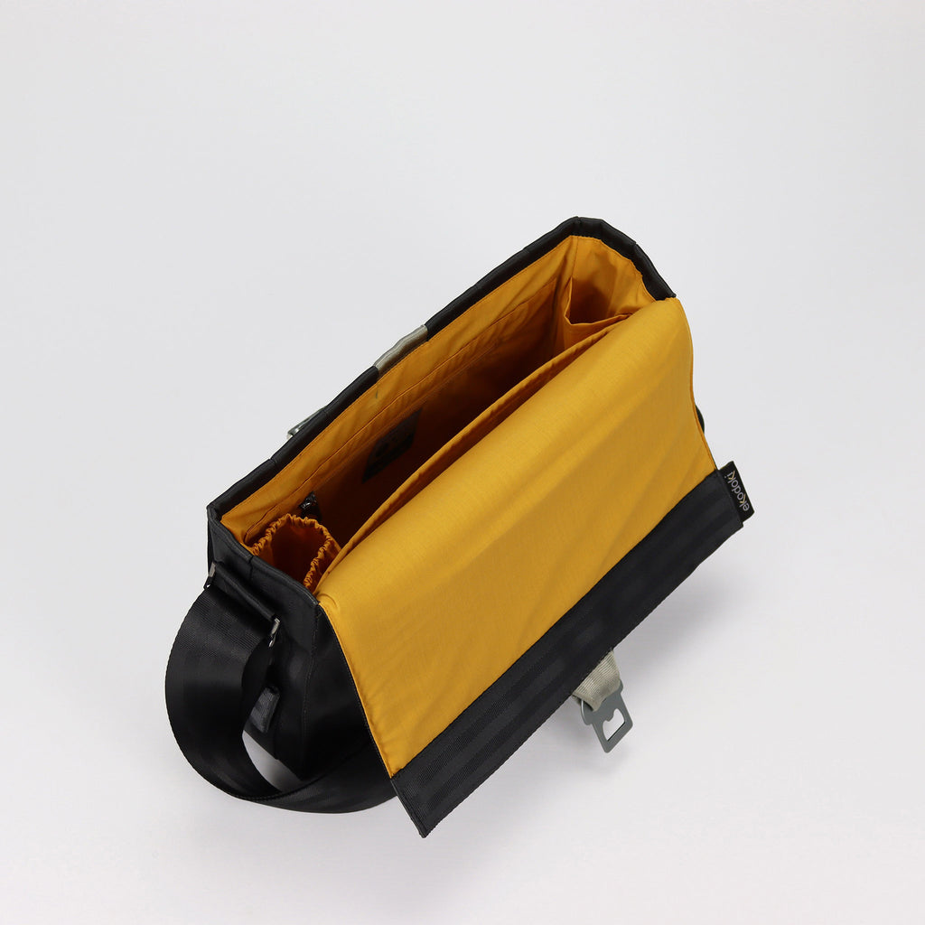 black seatbelt messenger bag M inside back eKodoKi RE-BELT