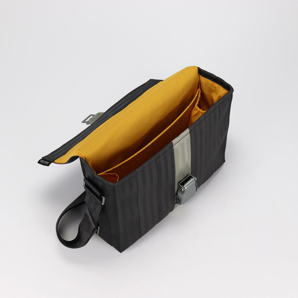 black seatbelt messenger bag M inside front eKodoKi RE-BELT