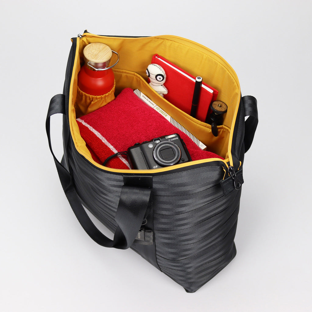 black seatbelt tote bag L inside with bottle and belongings eKodoKi RE-BELT