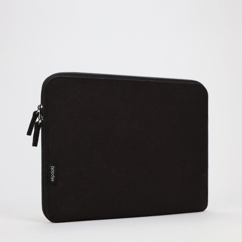 black wool felt laptop sleeve 15 inch standing eKodoKi WOOLI