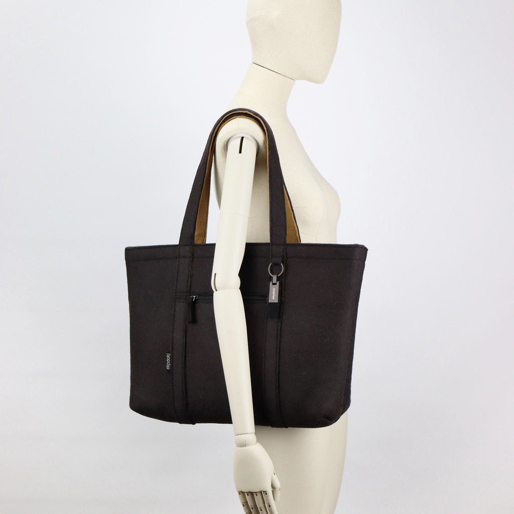 black wool felt tote bag L on female mannequin shoulder eKodoKi WOOLI