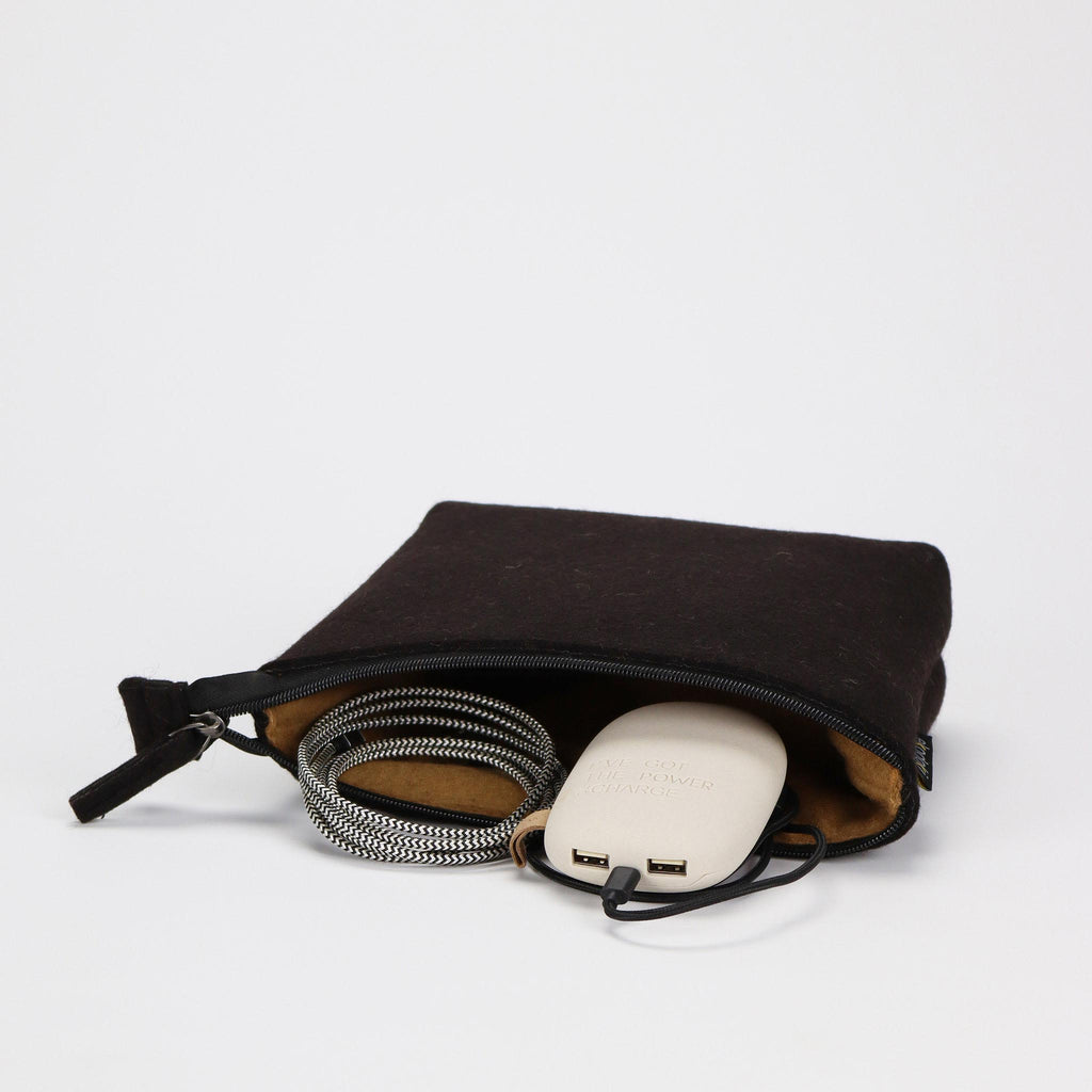 black wool felt zipper pouch M caramel lining charger inside eKodoKi WOOLI