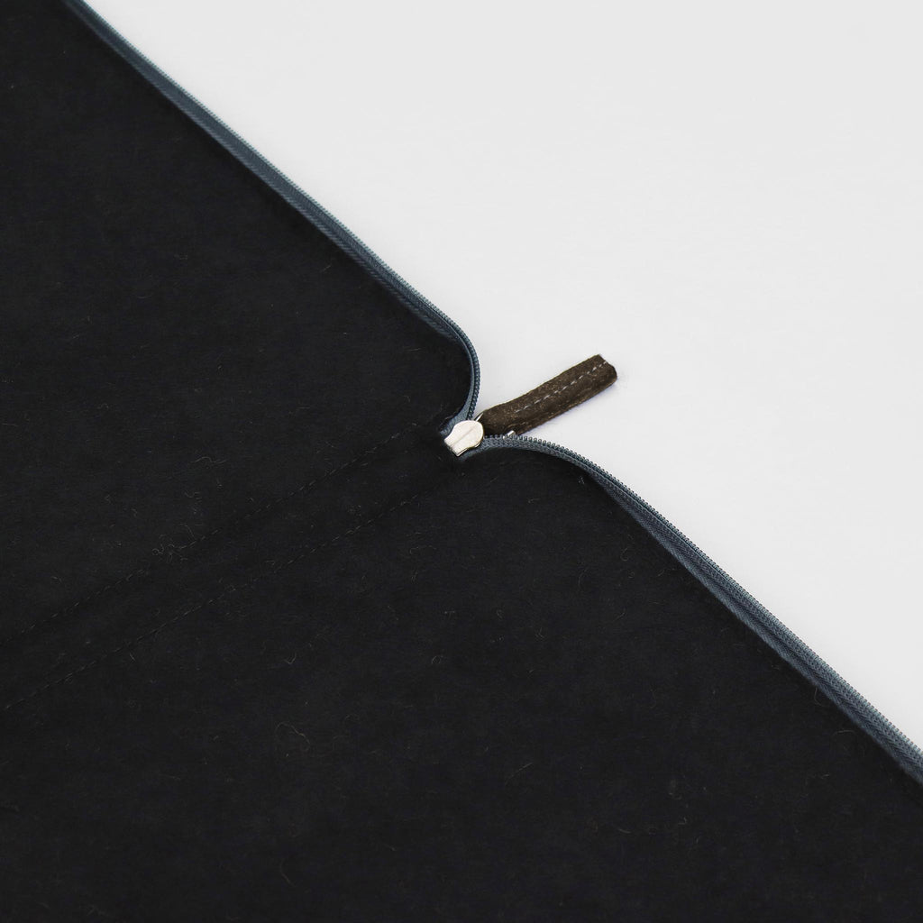 brown wool felt laptop bag black lining detail eKodoKi WOOLI