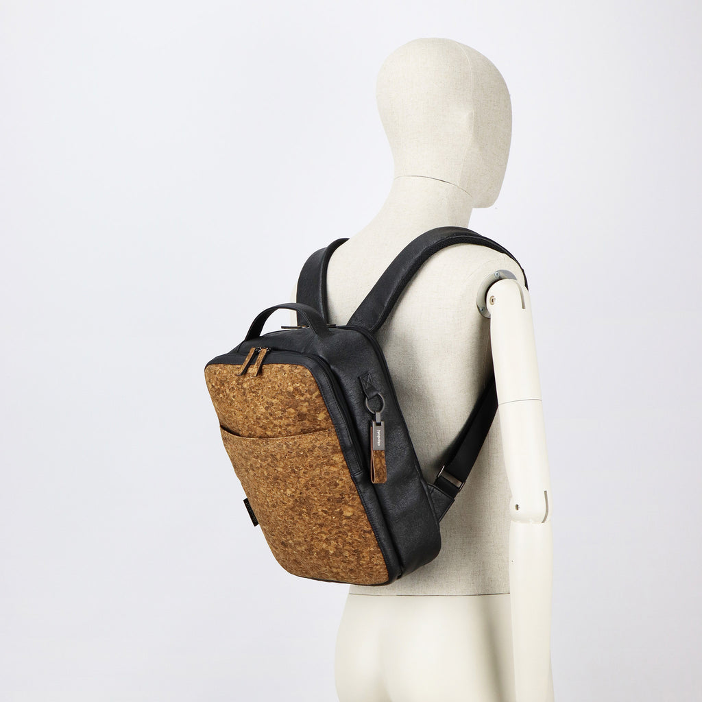 cork backpack M sienna flocked pattern on male mannequin shoulders eKodoKi KWORK