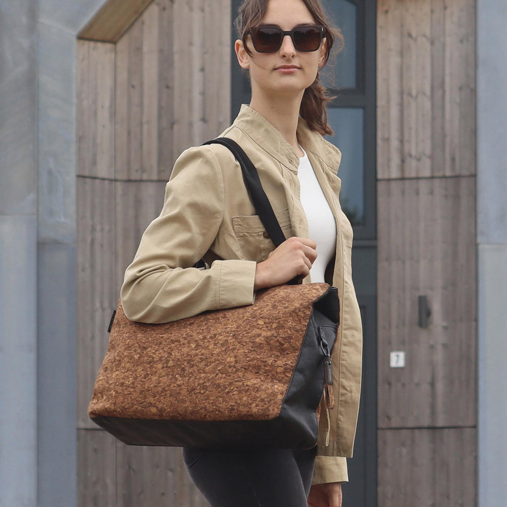 cork shoulder bag L sienna flocked pattern on female fashion model front view eKodoKi KWORK