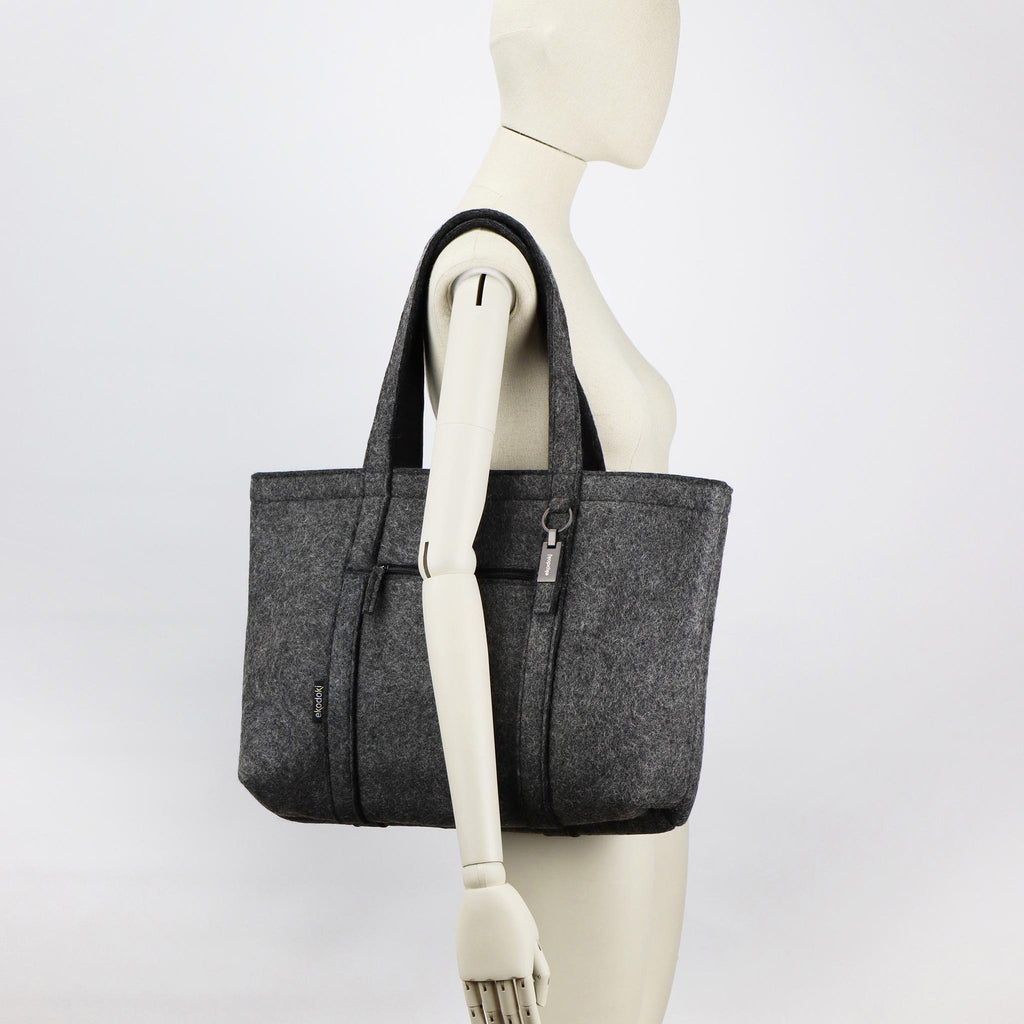 grey wool felt tote bag L on female mannequin shoulder eKodoKi WOOLI