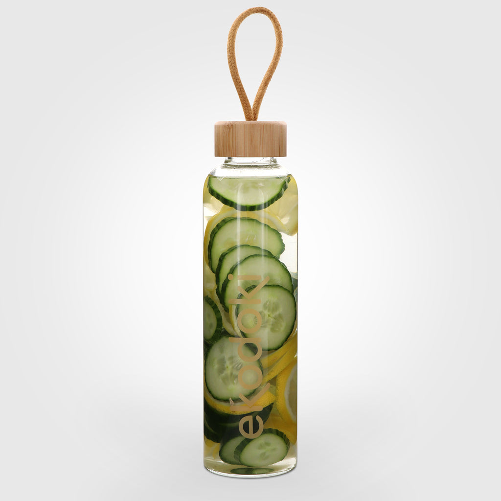 reusable glass water bottle 550ml filled with cucumber and lemon slices cap closure eKodoKi HYDRO
