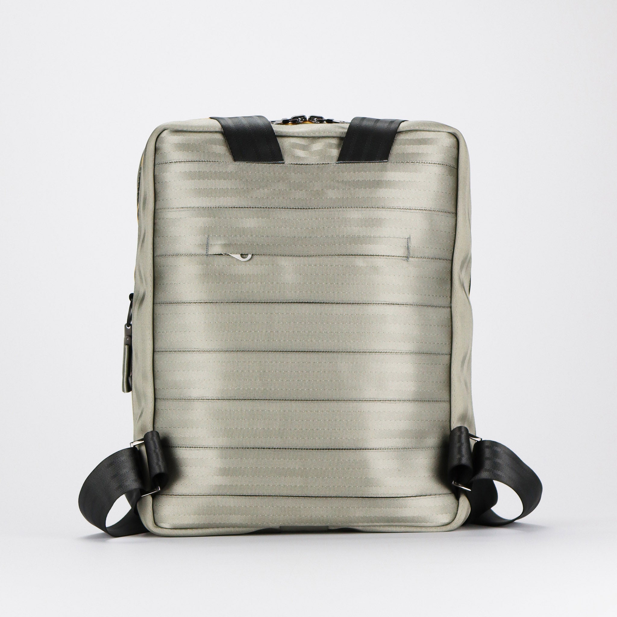 Backpack | Seat Belts | Silver Gray | 16” Laptop | eKodoKi® Backpack | Seat Belts | Silver Gray | 16” Laptop | eKodoKi®