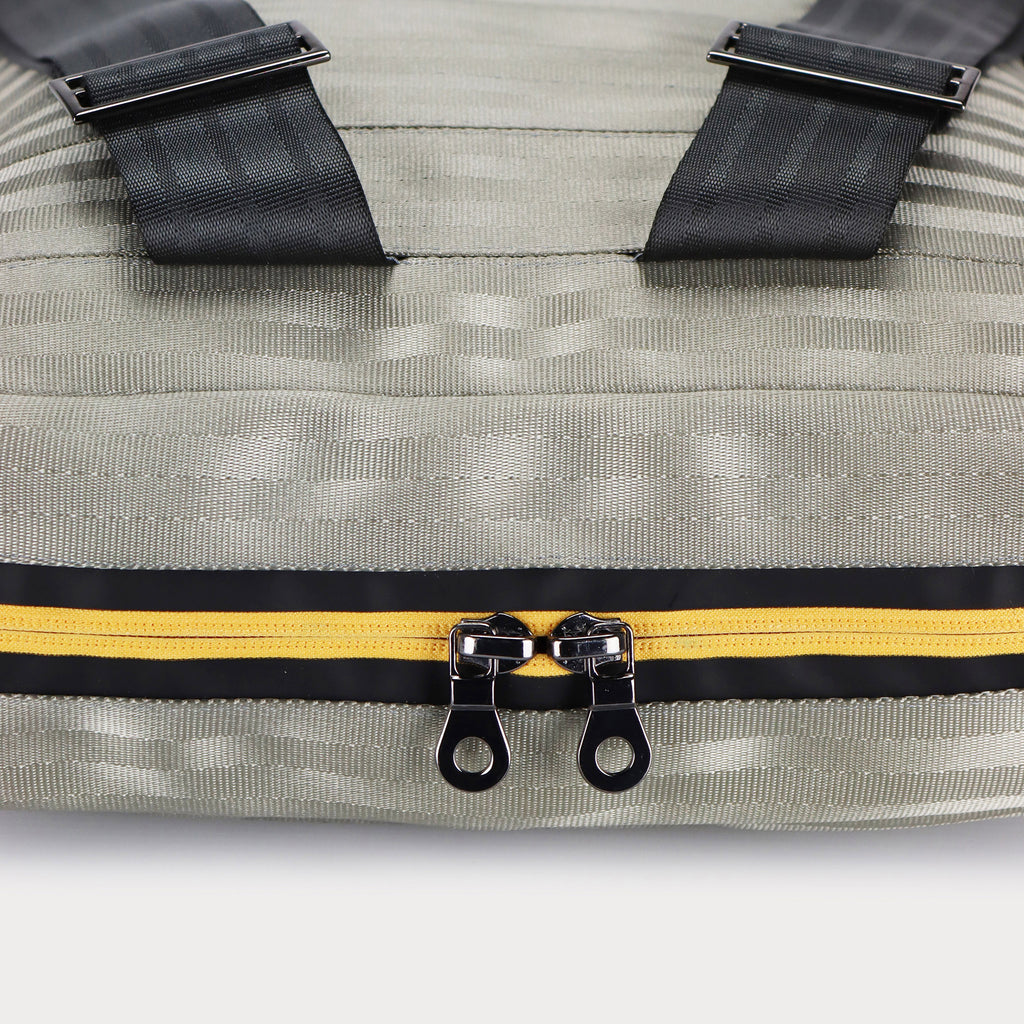 sand seatbelt backpack L zipper detail eKodoKi RE-BELT