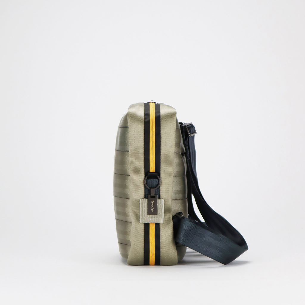 sand seatbelt backpack M right side with branded keyring eKodoKi RE-BELT