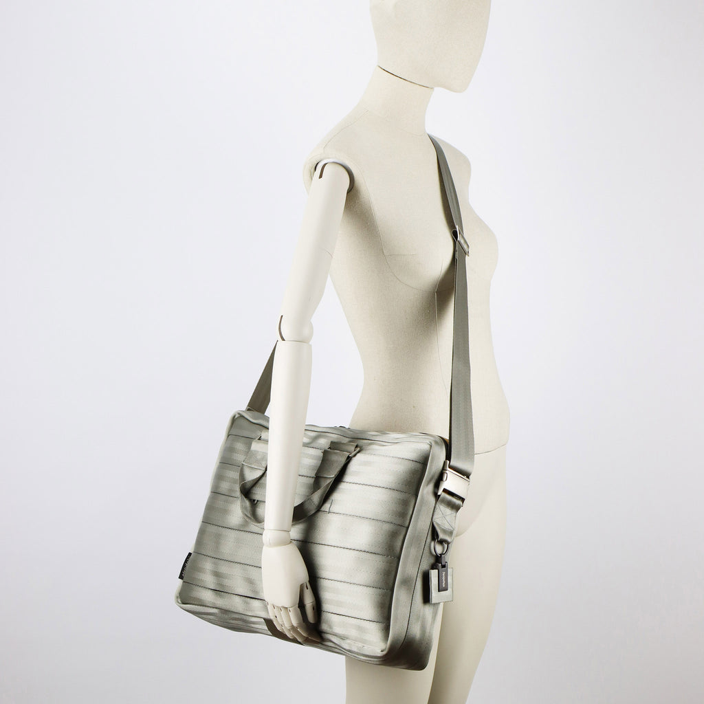 sand seatbelt briefcase L on female mannequin shoulder eKodoKi RE-BELT