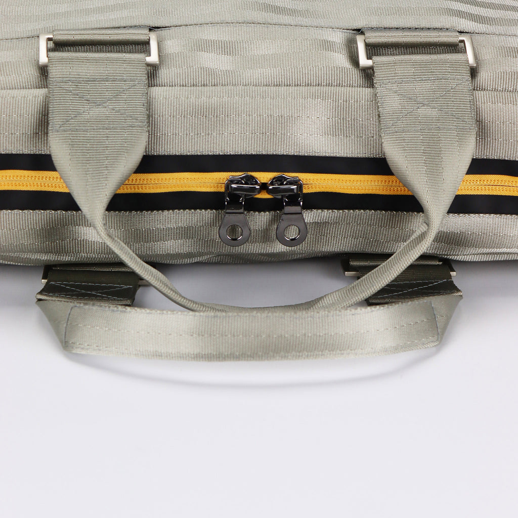 sand seatbelt briefcase M zipper and handles detail eKodoKi RE-BELT
