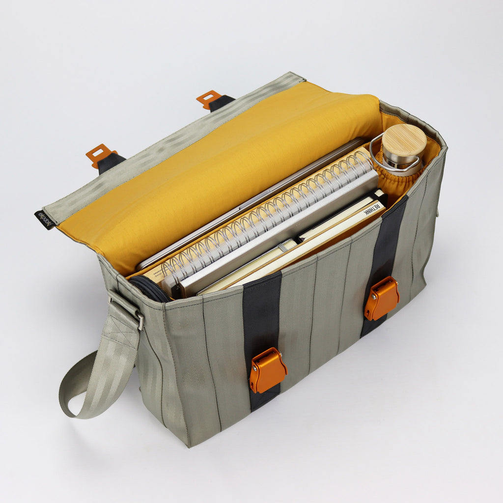 sand seatbelt messenger bag L inside with bottle and documents eKodoKi RE-BELT