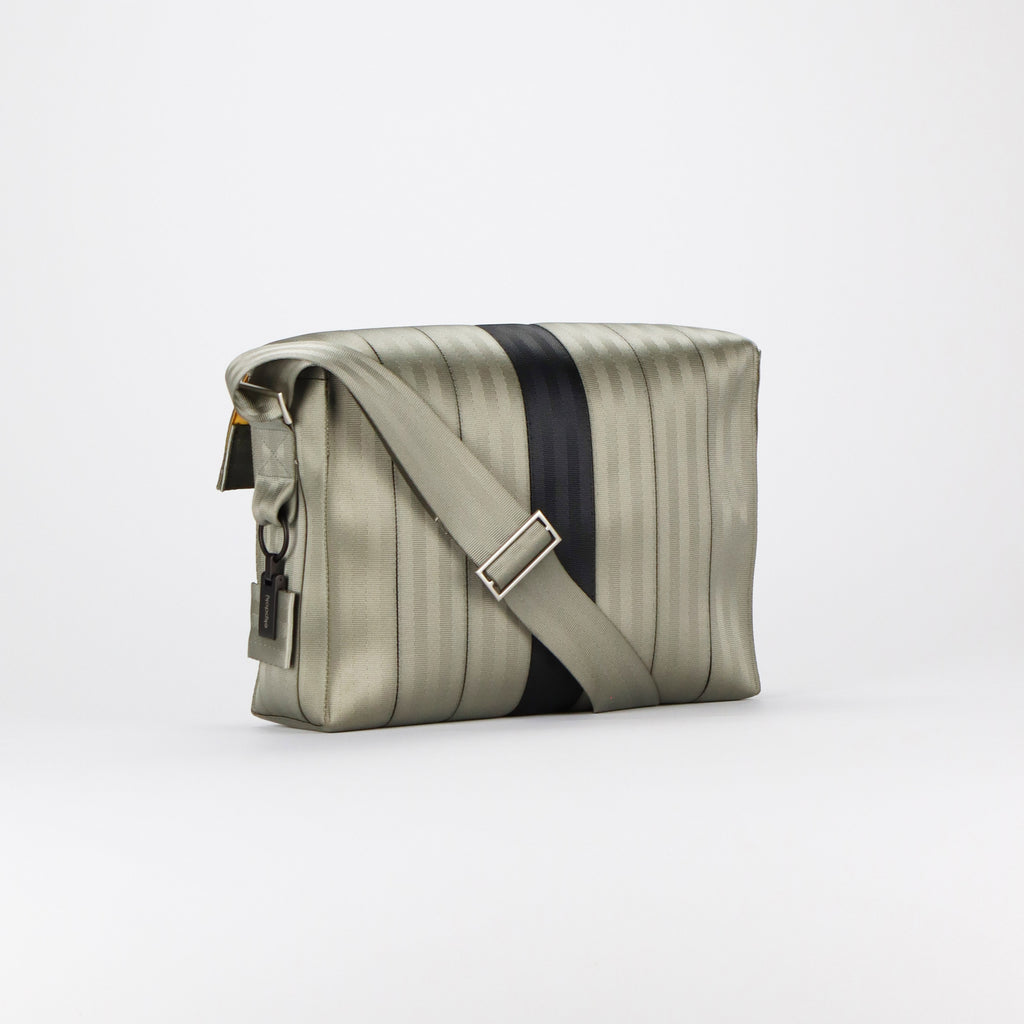 sand seatbelt messenger bag M back featuring strap eKodoKi RE-BELT