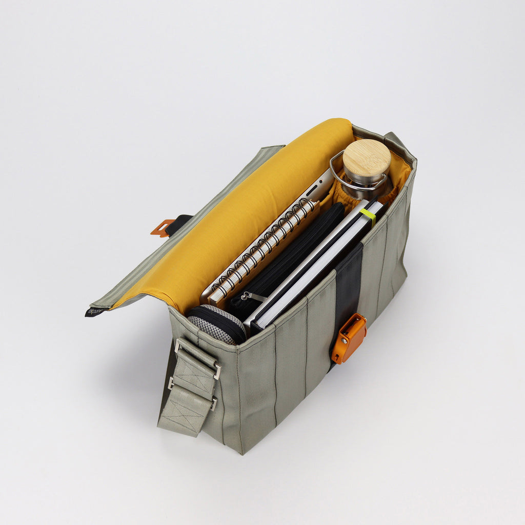 sand seatbelt messenger bag M inside with bottle and documents eKodoKi RE-BELT