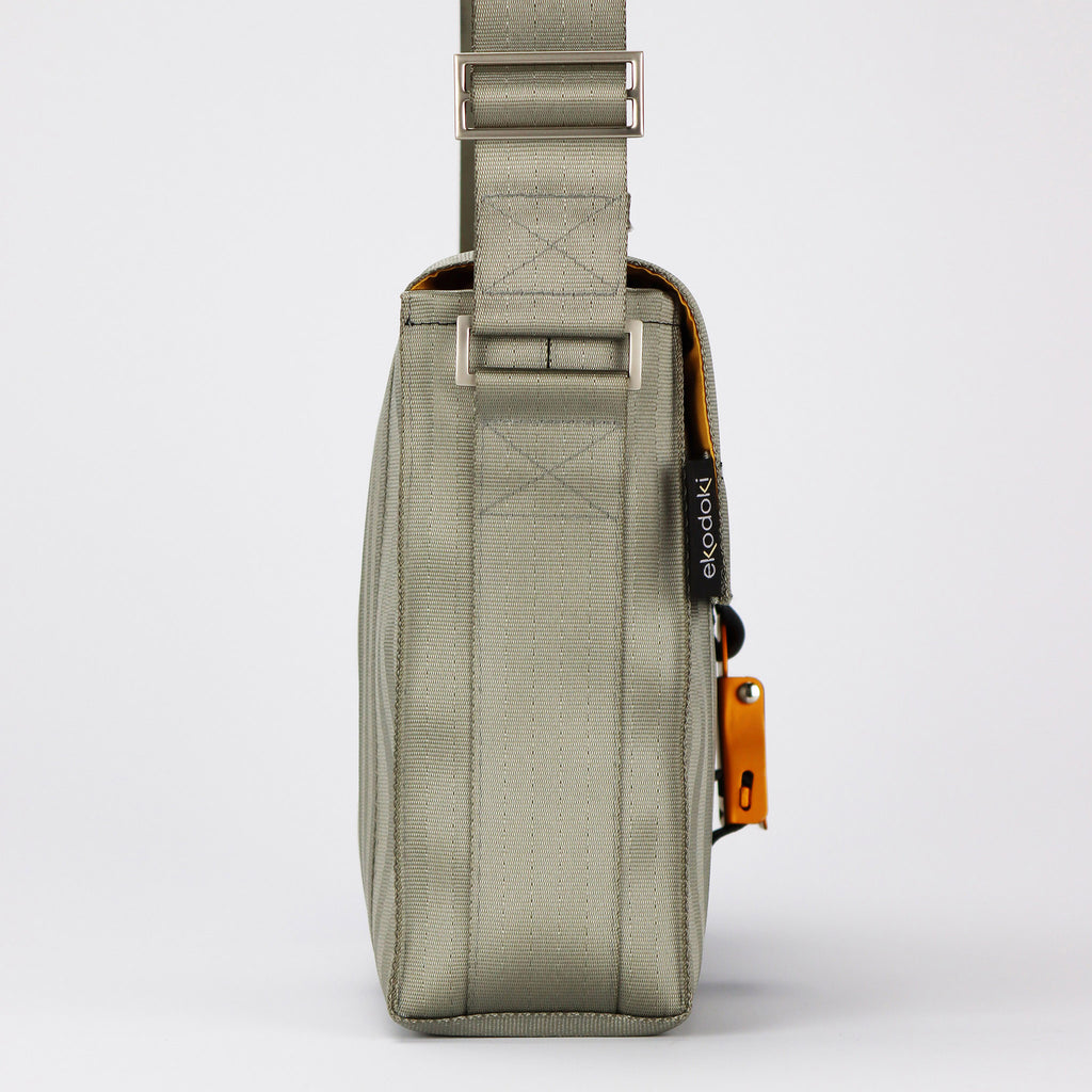 sand seatbelt messenger bag M left side eKodoKi RE-BELT
