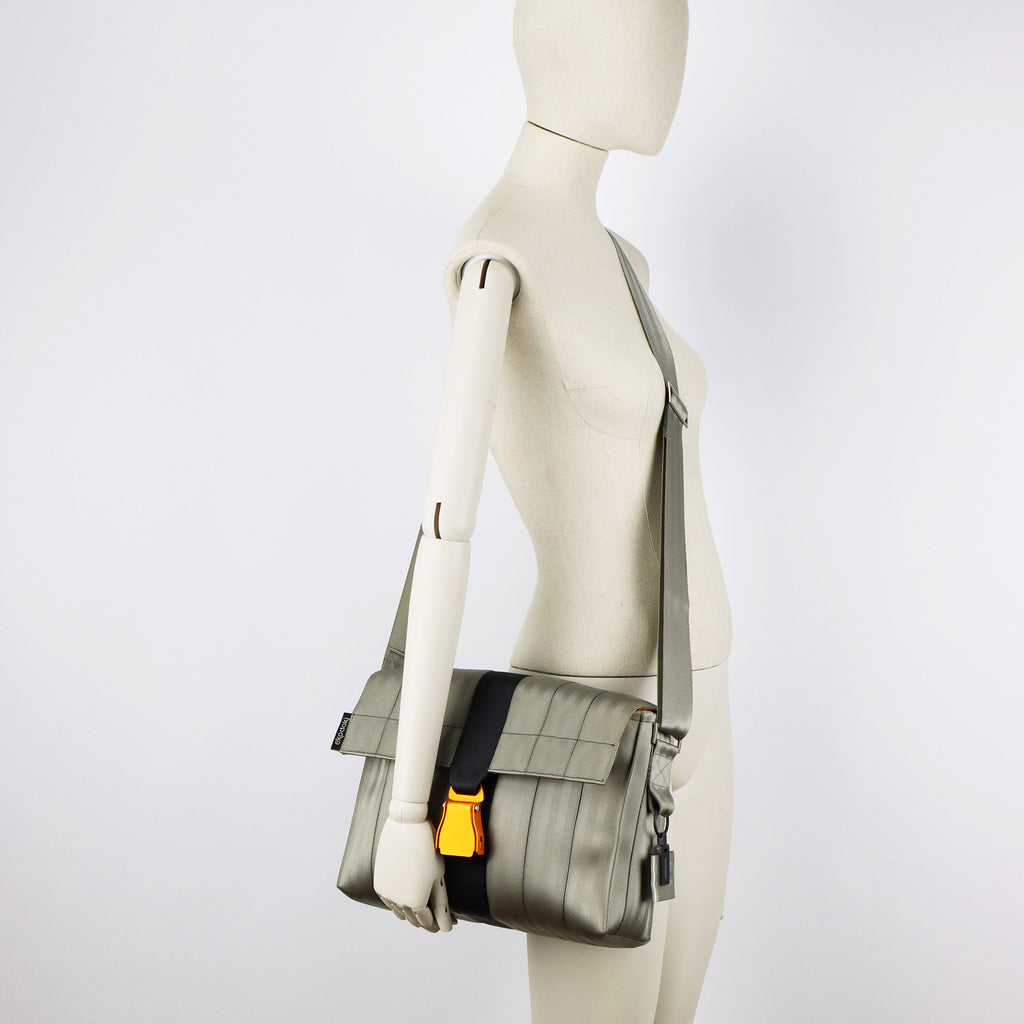 sand seatbelt messenger bag M on female mannequin shoulder eKodoKi RE-BELT
