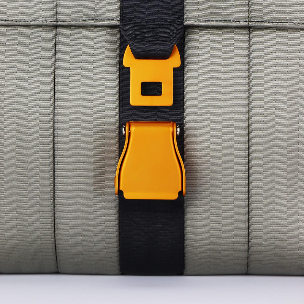 sand seatbelt messenger bag M orange buckle close up out eKodoKi RE-BELT