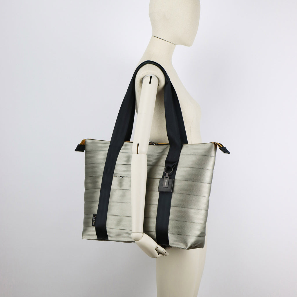 sand seatbelt tote bag L on female mannequin shoulder eKodoKi RE-BELT