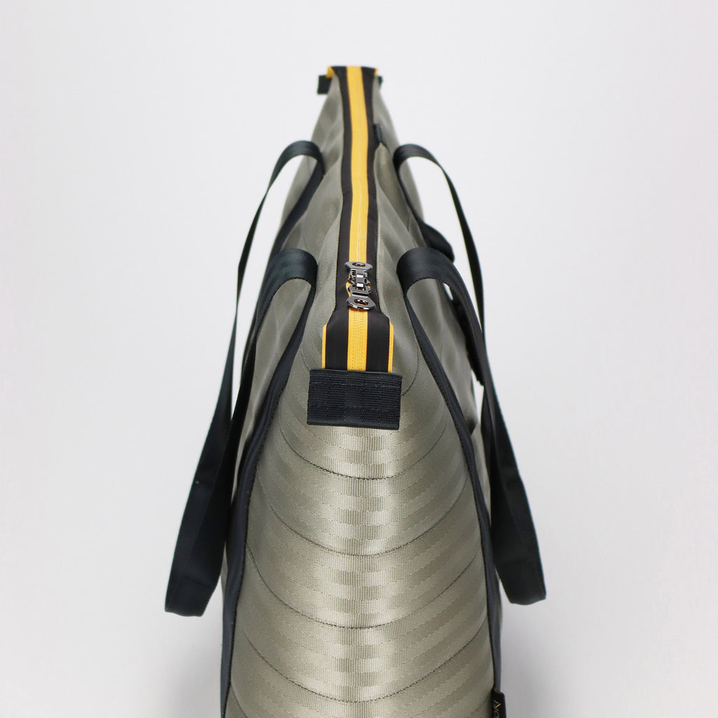 sand seatbelt tote bag L side eKodoKi RE-BELT